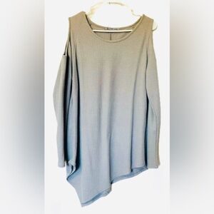 Women’s light grey ARIANNA shirt. Size L/XL